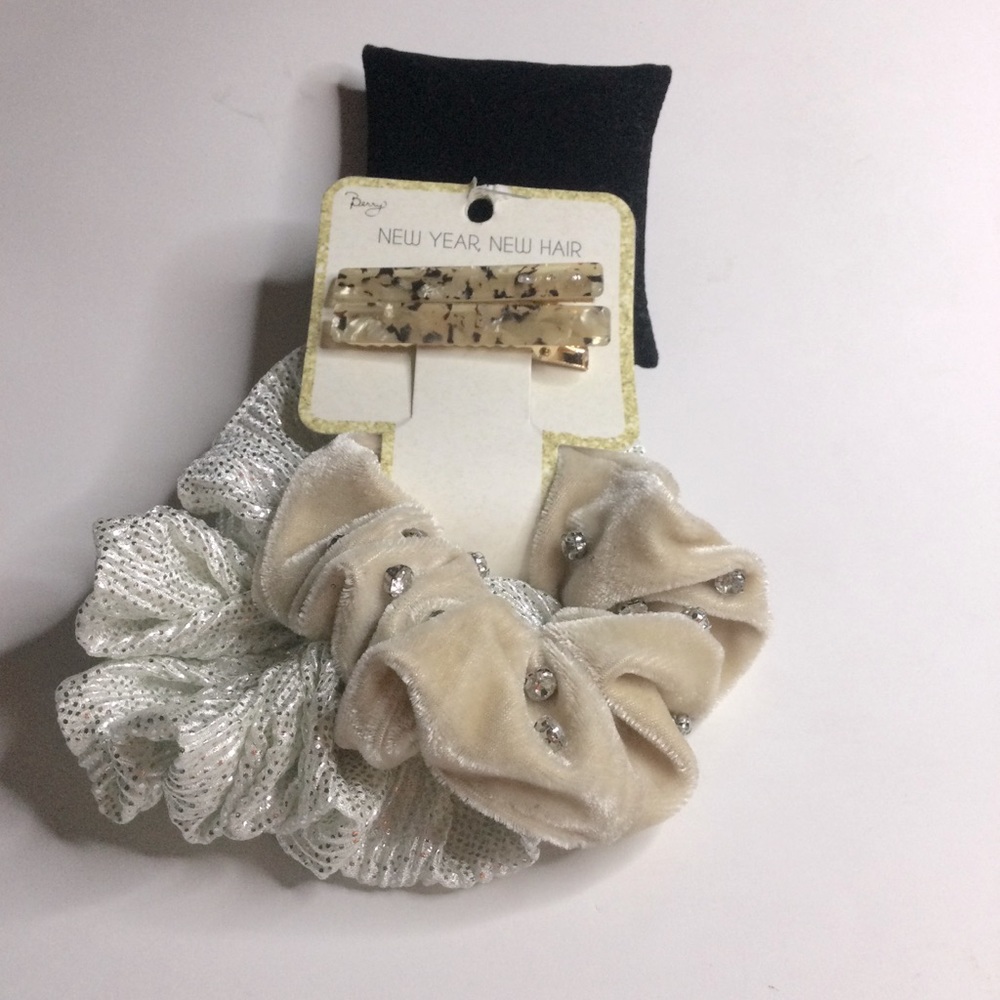 BERRY SCRUNCHIE AND HAIR CLIP SET NWT